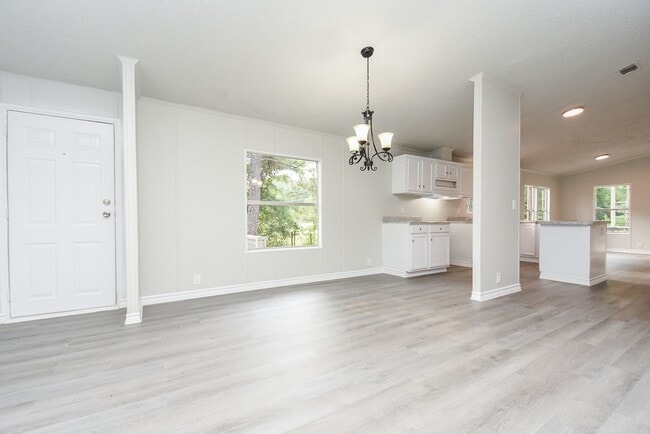 Building Photo - Be part of this cozy community at Roy Harris Loop