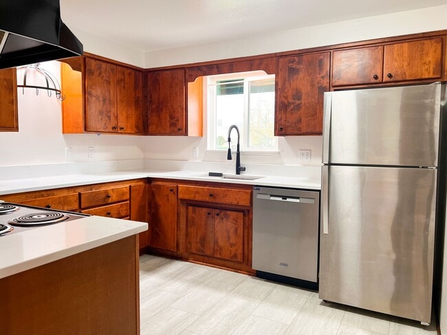 Building Photo - 4BD/2BA SUBURBAN HOME IN COBURG