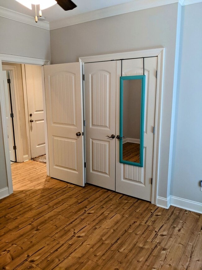 Building Photo - Wake up on Sleepy Brook Rd!