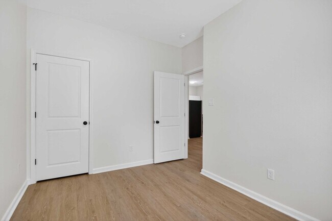 Building Photo - 2015-2017 Scotty Ct