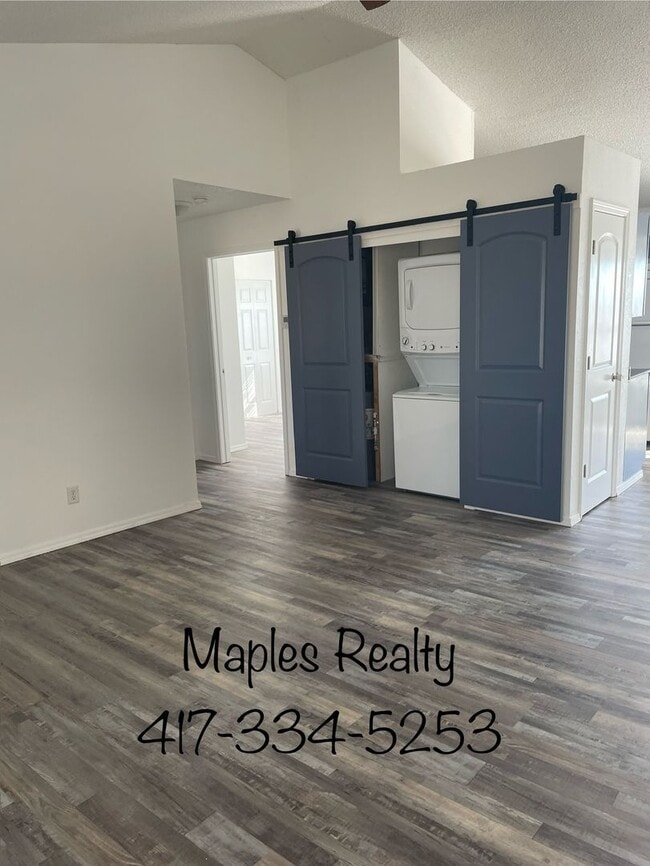 Building Photo - 2 bedroom, 1 bathroom apartment in Kirbyville, MO