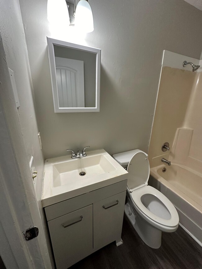 Building Photo - 508 Cedarmont Dr