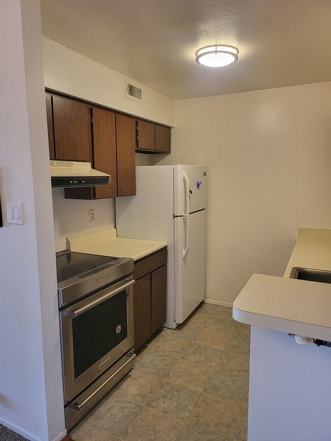 Building Photo - NE UPTOWN WINROCK CONDO 2/BD 2/BA - UTILITIES INCLUDED