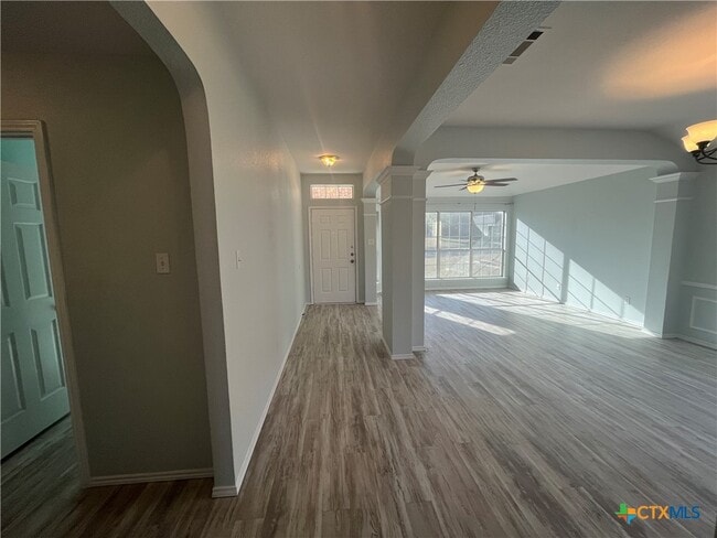 Building Photo - 3000 Rain Dance Loop