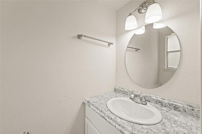 Building Photo - 14110 Saddlebend Dr