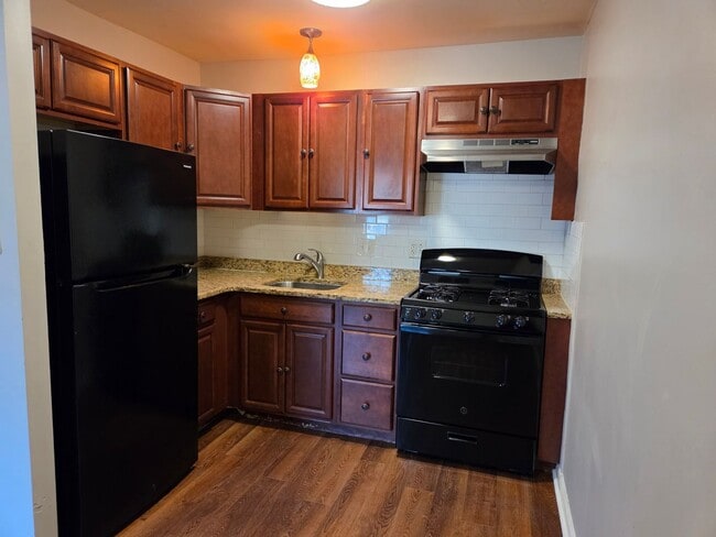 Building Photo - 561 Homestead Rd