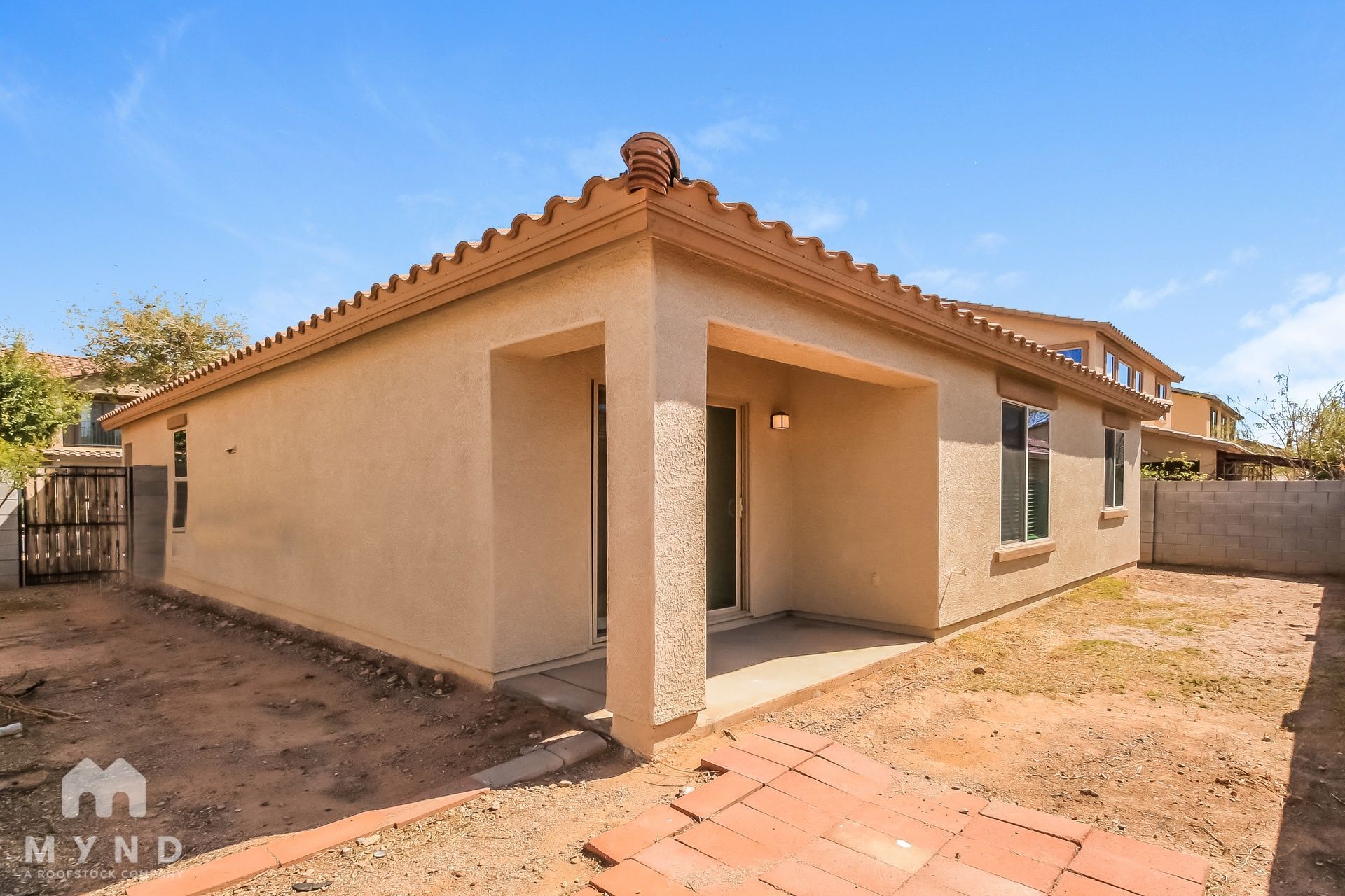 Building Photo - 2576 S Chaparral Rd