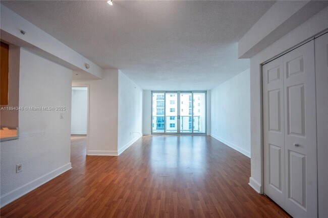 Building Photo - 7501 E Treasure Dr