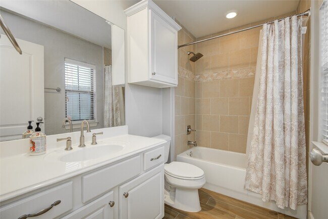 Building Photo - 5510 Blossom St