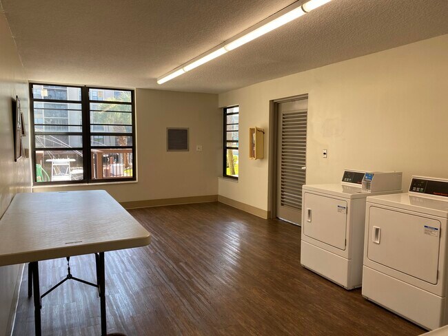 Building Photo - 11 Royal Palm Way