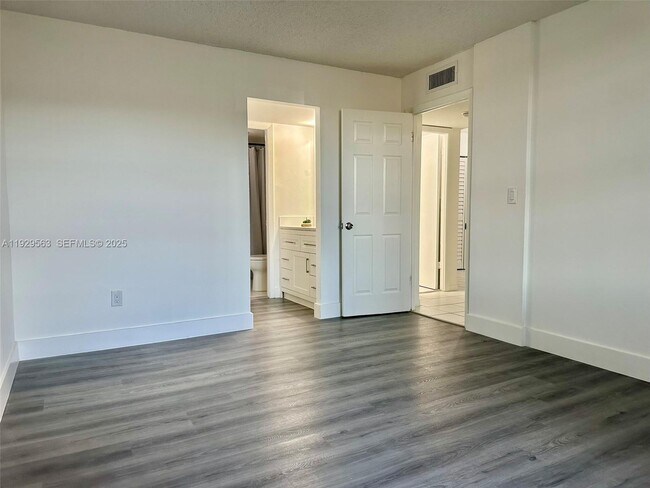 Building Photo - 8311 SW 142nd Ave