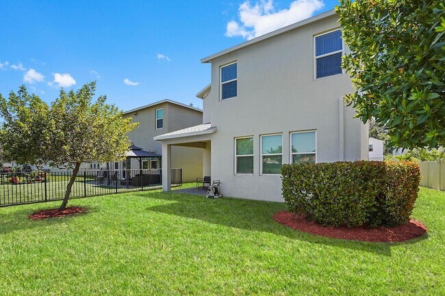 Building Photo - 1826 Lake Cove Dr