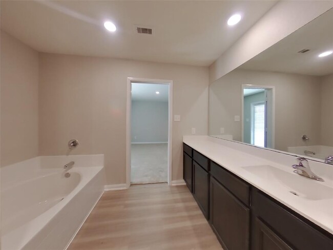 Building Photo - 23091 Bellini Dr