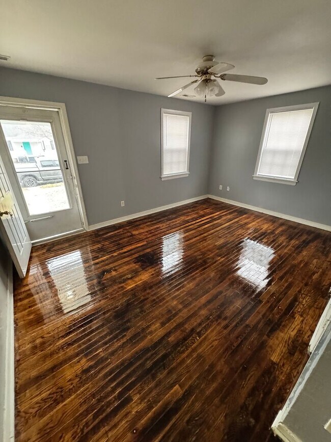 Building Photo - 3 bed house in Church Hill! Enjoy great location, hardwoods, central Ac, and laundry!