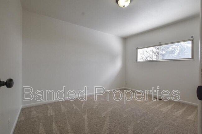 Building Photo - 470 N 200 W