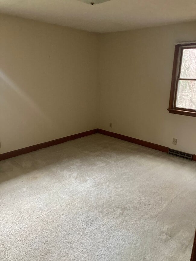 Building Photo - 669 McGregor Rd