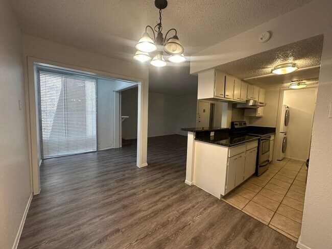 Building Photo - Charming 2-Bed Unit in Dallas! Community p...