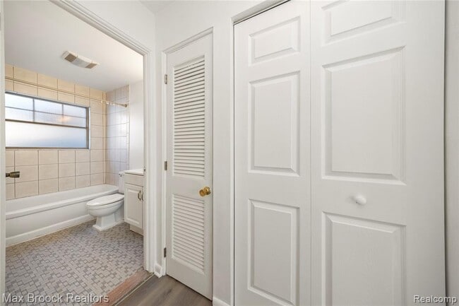 Building Photo - 3206 Shenandoah Dr