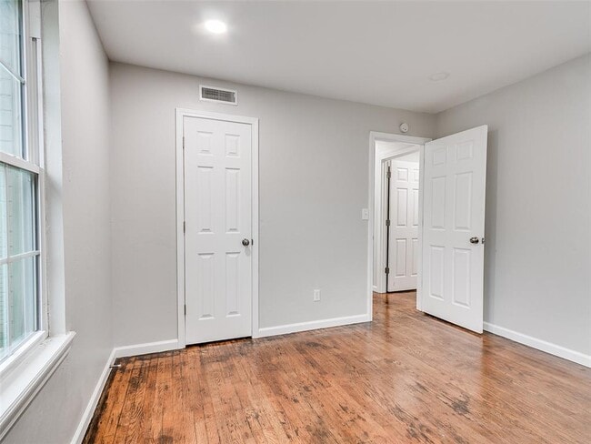 Building Photo - 1429 Casady Ln