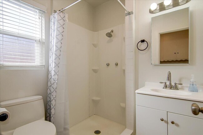 Building Photo - 11856 Beatrice St