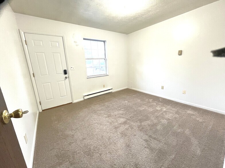 Building Photo - 1020 Arrowhead Dr