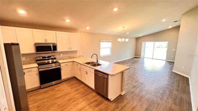 Building Photo - 1097 SILAS St