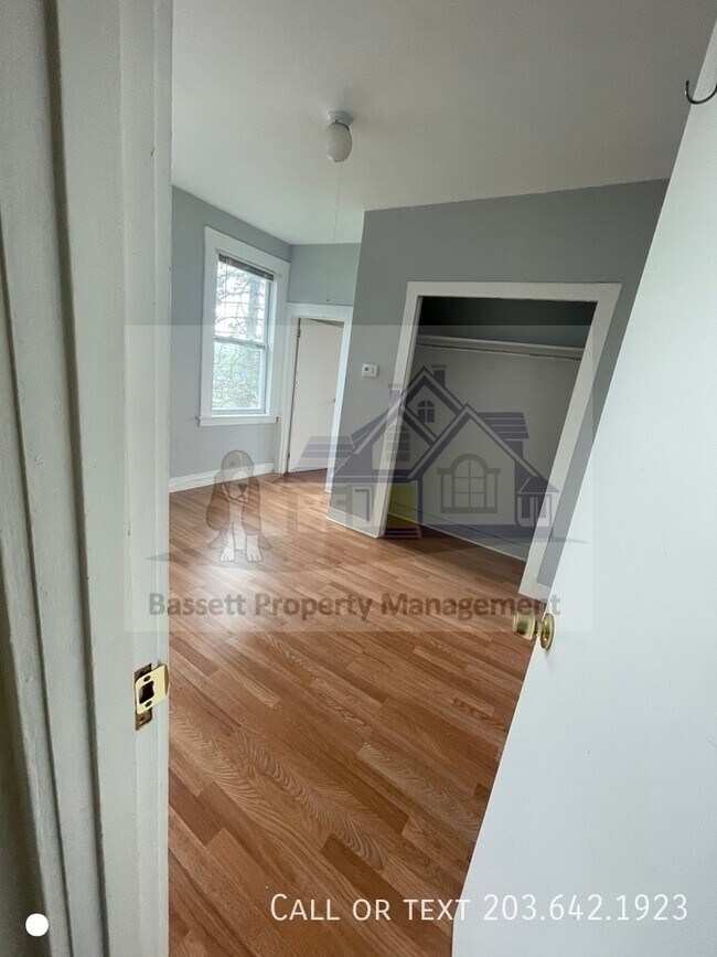 Building Photo - 115 Hubbard Pl