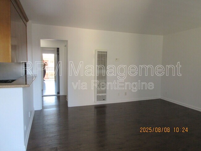 Building Photo - 20327 Saticoy St