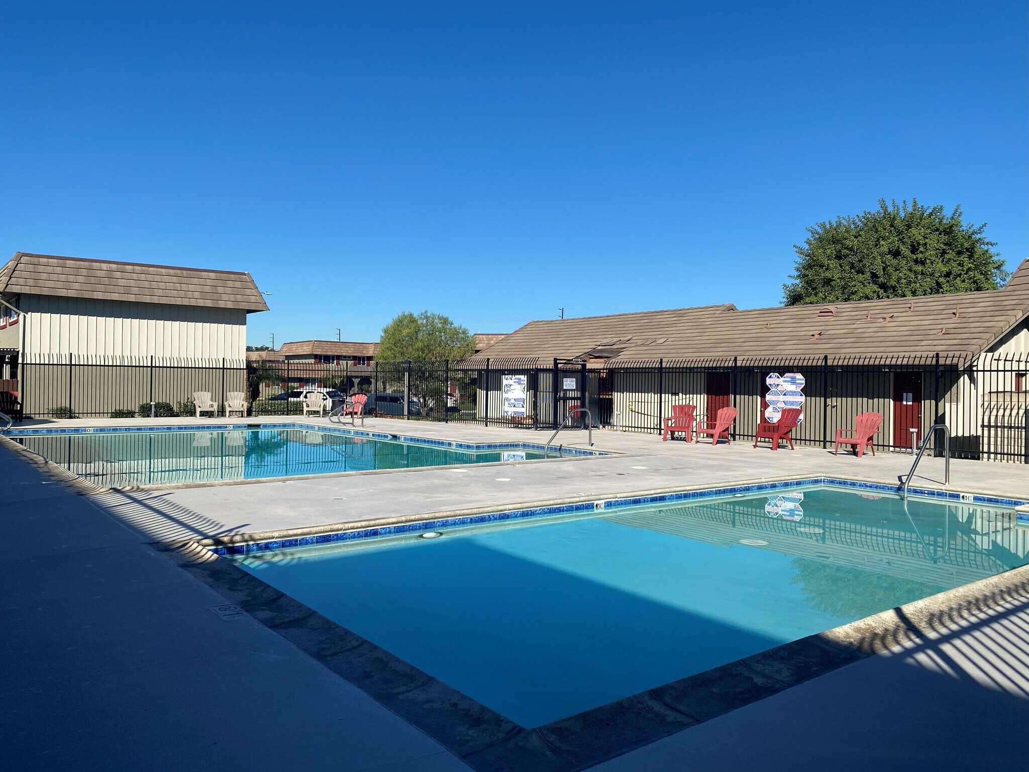 Building Photo - 4846 Larwin Ave