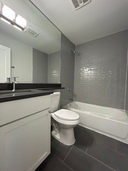 Building Photo - 540 W Aldine Ave