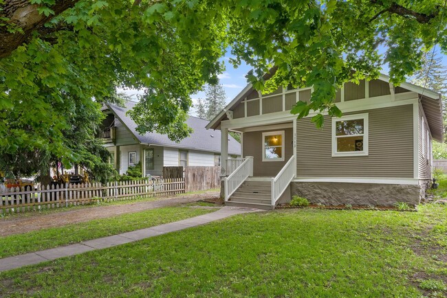 Building Photo - Charming 4 Bed, 2 Bath Home in Spokane!