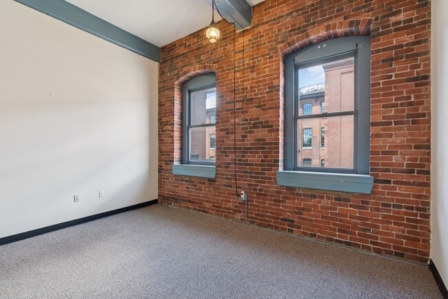 Building Photo - 1 Saco Island Terrace