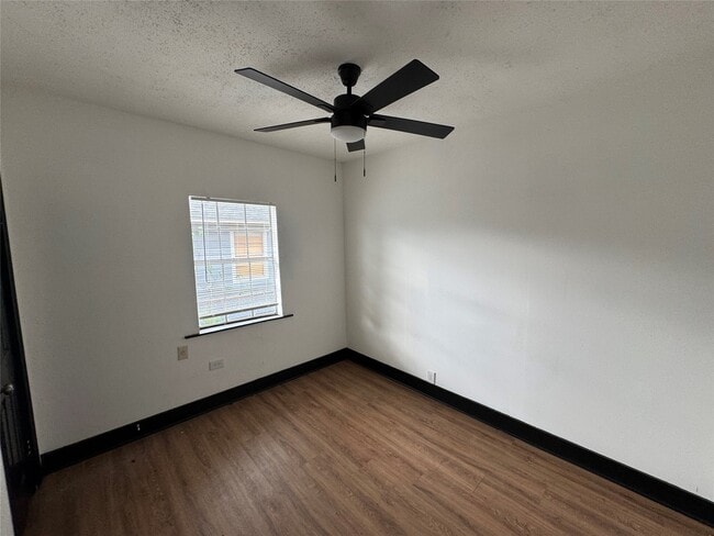 Building Photo - 1504 Luzon St