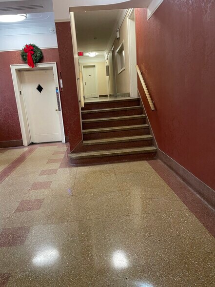 Building Photo - 210 Martine Ave