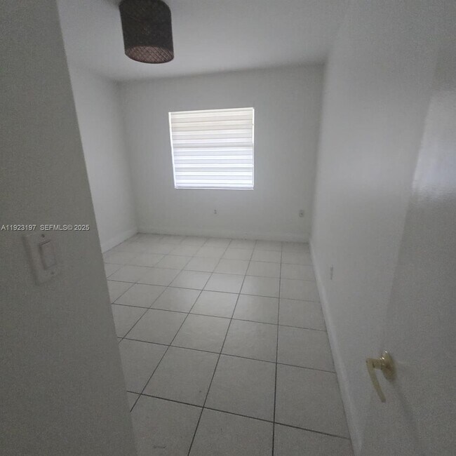 Building Photo - 5216 W 24th Way