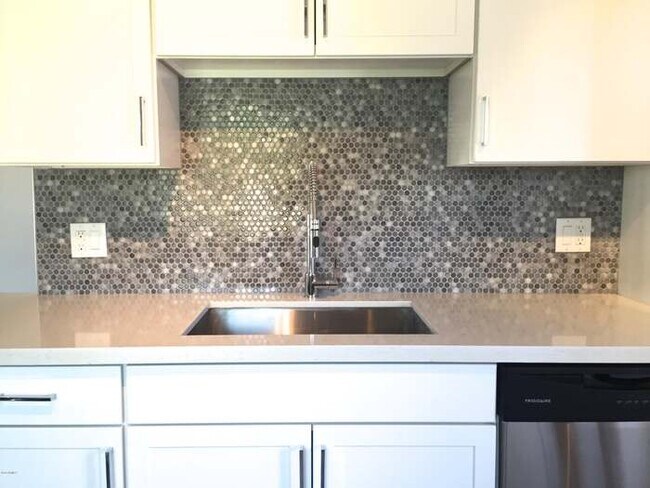Building Photo - For Lease – 2/2 Arcadia District, Phoenix 85018 Home | Single Family Hom e$2,295/Month**