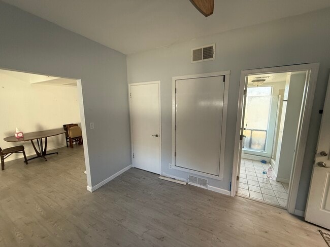 Building Photo - 1040 La Gonda Wy