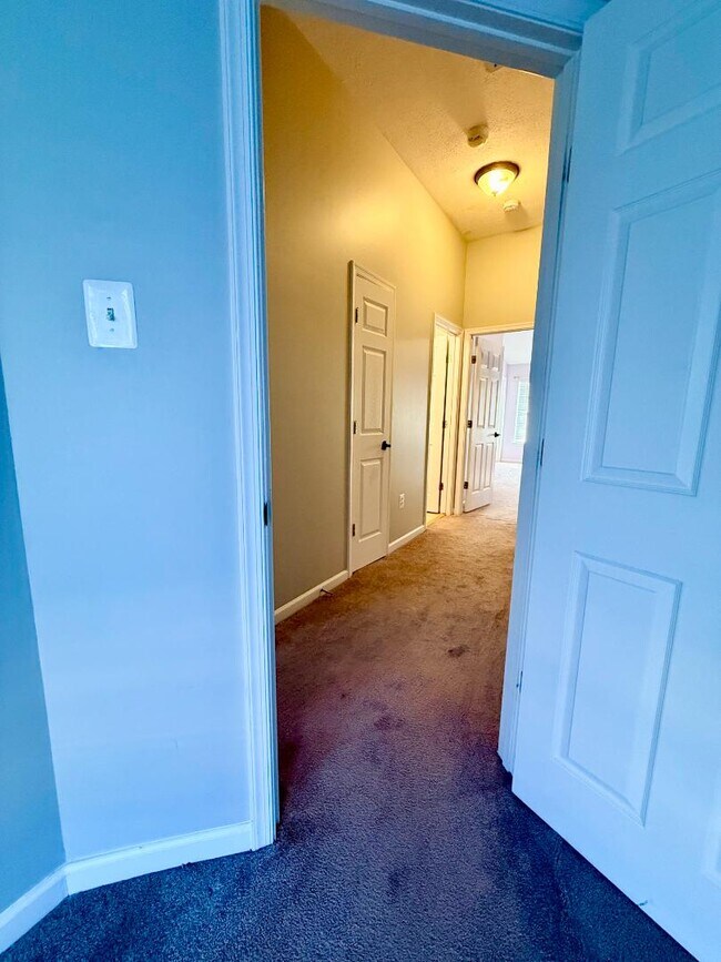 Building Photo - 838 Lowe Rd