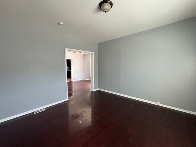 Building Photo - Near Eastside 3 Bedroom 2 Bath with Central air