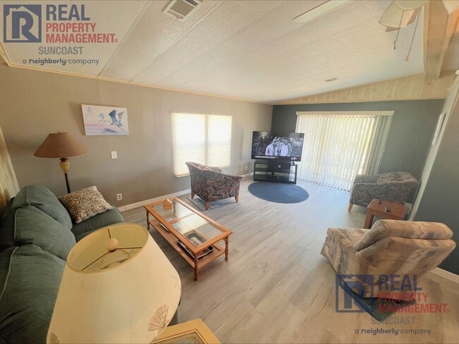 Building Photo - 4929 Sea Island Ave