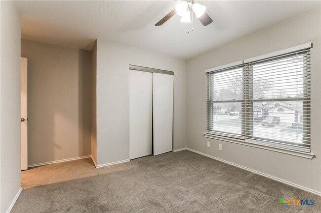 Building Photo - 13031 Feather Ridge Dr