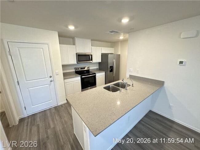 Building Photo - Beautiful Townhome with Quartz Counters & Private Setting in Southwest Las Vegas