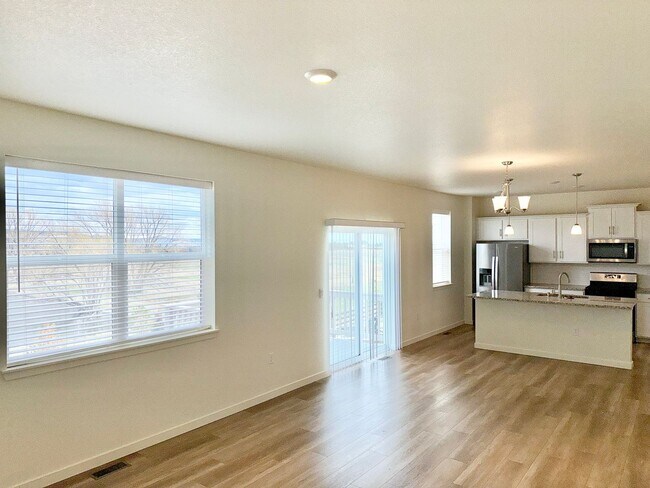 Building Photo - Beautiful 2 Year Old Home In Monument, wit...