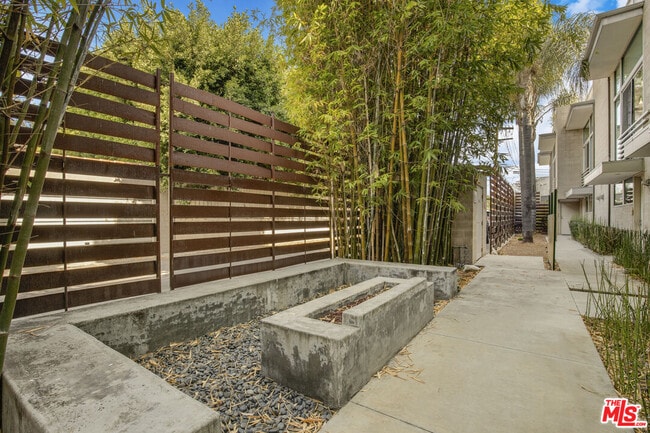 Building Photo - 717 Highland Ave