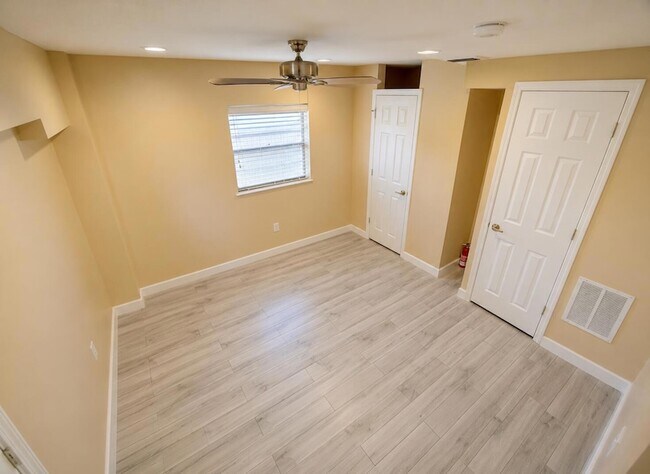 Building Photo - 1316 Date Palm Dr