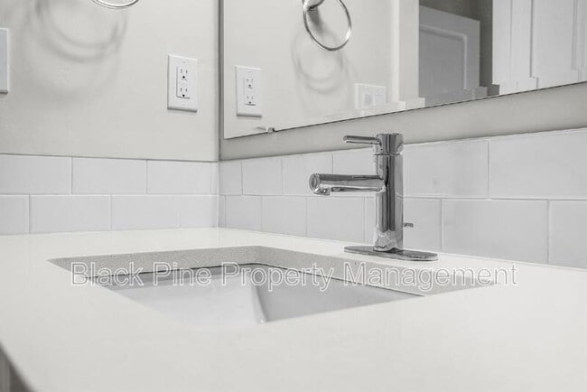 Building Photo - 7536 W Havana Dr