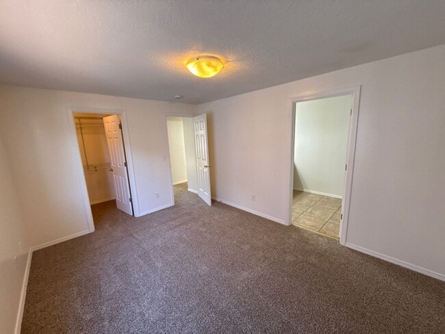 Building Photo - 1843 Olympic Dr E