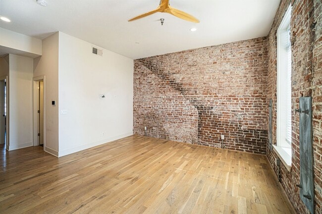 Building Photo - Modern 1 Bedroom, 1 Bath Apartment Home  Located In Historic Westport