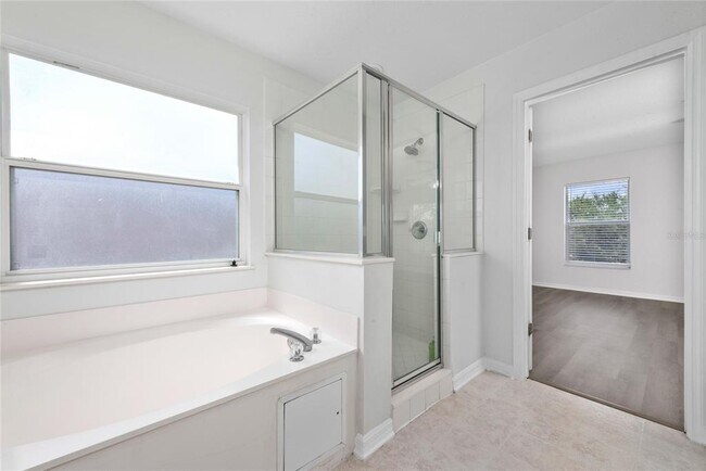 Building Photo - 746 Lockbreeze Dr