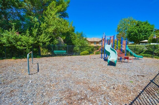 Building Photo - 1189 Ramona Dr